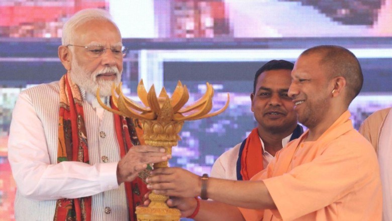 पीएम मोदी ने वाराणसी में कहा- काशी आना कर रहे आसान I